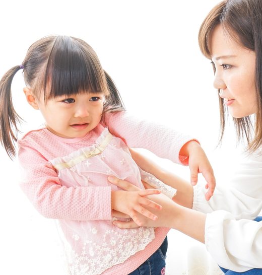 子どもと向き合うママ